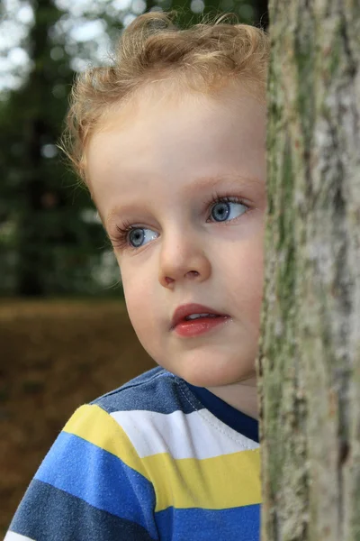 Chlapec v přírodě — Stock fotografie