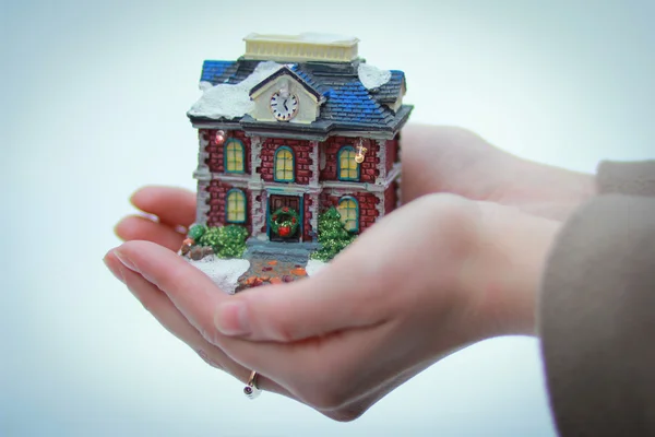 Kızın ellerinde Anasayfa