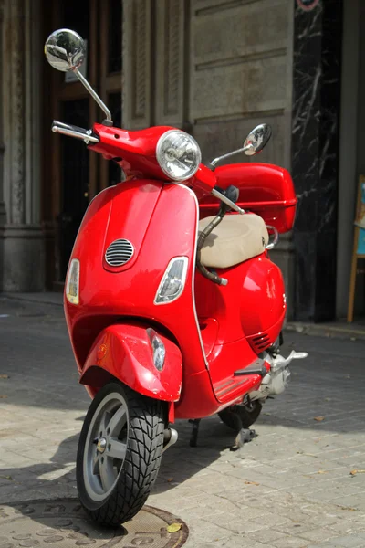 Kırmızı scooter