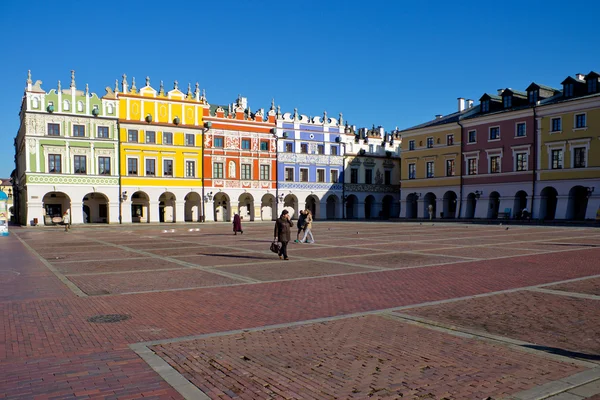 La place principale du marché dans la vieille ville de Zamosc — Photo