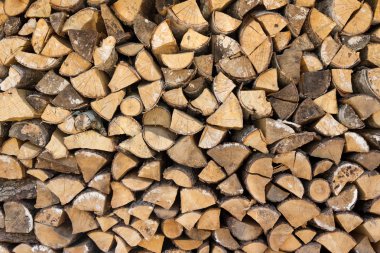 Kışa hazır odun yığını