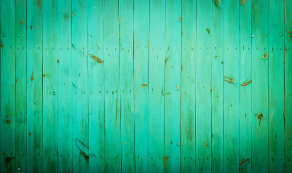 Grüner Holzhintergrund. Nahaufnahme der alten Holzwand eingefärbt in — Stockfoto