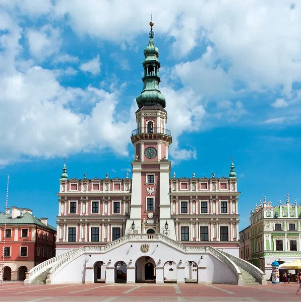 The main market square in the old town of Zamosc. It is on the U — Stock Photo, Image