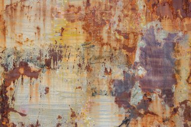 Paslanma ve çatlak izleri olan eski boyanmış metal doku..