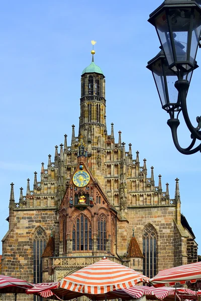 Nürnberg templom utcai lámpa — Stock Fotó