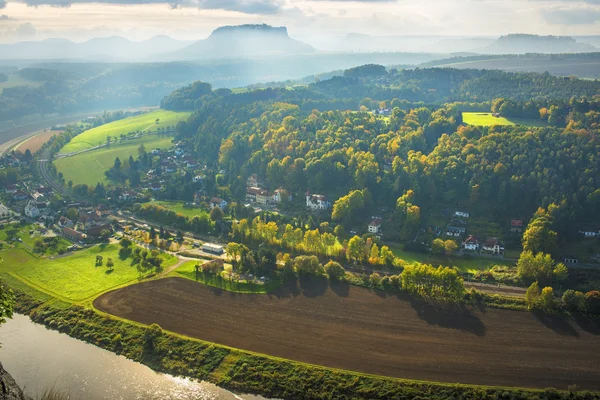 Utsikten från bastei till lilienstein sachsiska Schweiz Tyskland — Stockfoto