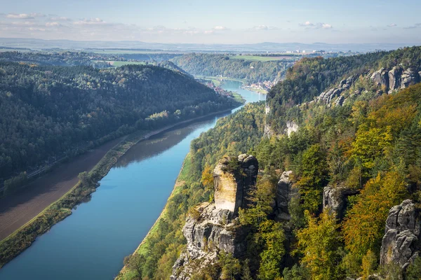 Vy från synvinkel bastei i sachsiska Schweiz Tyskland att th — Stockfoto