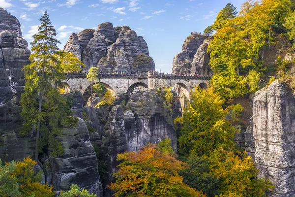 Puente llamado Bastei en la Suiza sajona — Foto de Stock