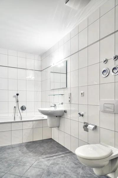 Weißes Badezimmer — Stockfoto