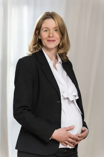 Gravid affärskvinna — Stockfoto