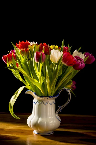 Boeket bloemen in vaas — Stockfoto