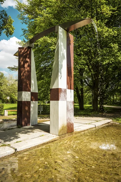 Fountain in spring park — Stock Photo, Image