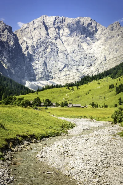 Face rocheuse dans les Alpes — Photo