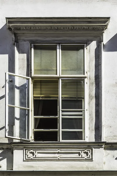 Open window on a old building — Stock Photo, Image