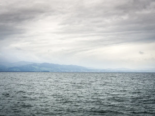 Lago Bodensee con nuvole scure — Foto Stock