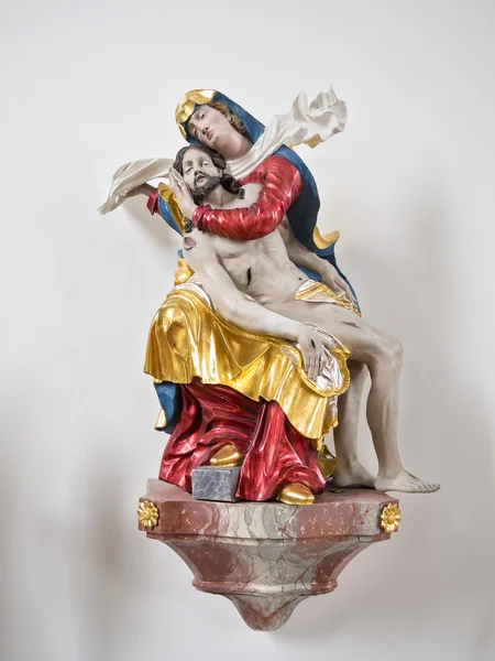 玛丽亚与耶稣的雕像 — 图库照片