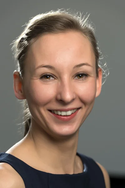 Leende kvinna — Stockfoto