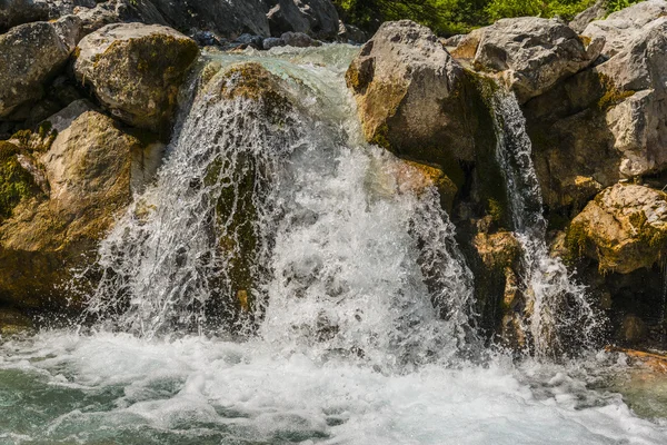 Vattenfall i Alperna — Stockfoto