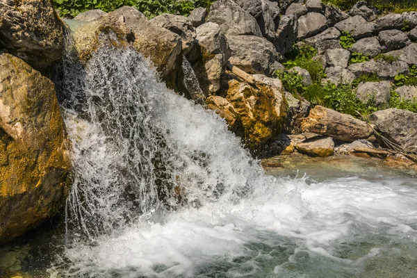 Vattenfall i Alperna — Stockfoto