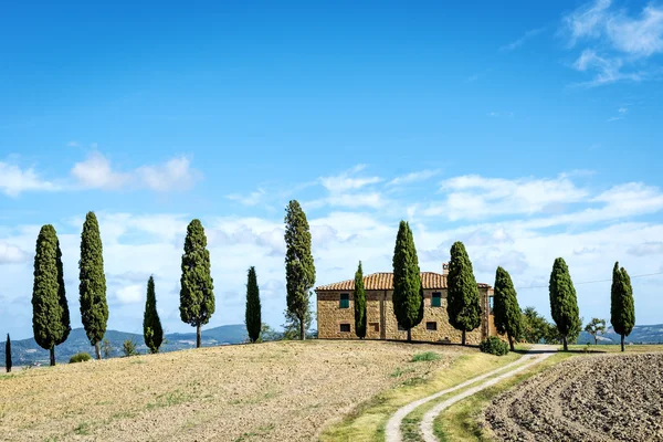 Landscape Tuscany, italy with house — Stock Photo, Image