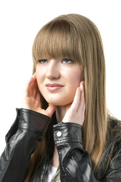 Blonde vrouw met zwarte lederen jas — Stockfoto