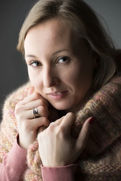 Woman with wool scarf — Stock Photo, Image