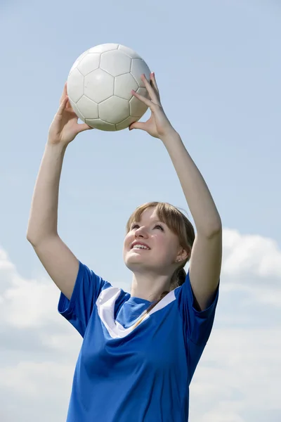 Jovem mulher de futebol — Fotografia de Stock