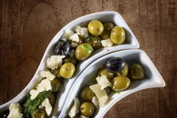 Aceitunas en cuencos — Foto de Stock