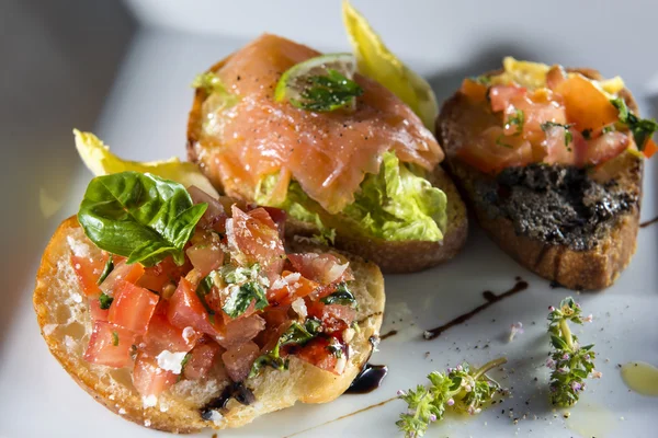 Drei italienische Bruschetta — Stockfoto