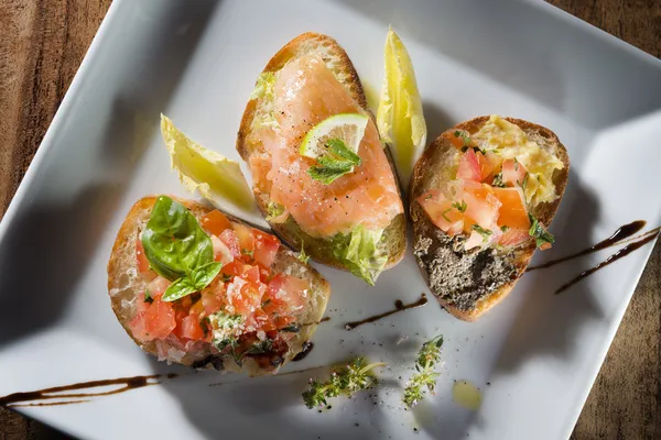 Drei italienische Bruschetta — Stockfoto