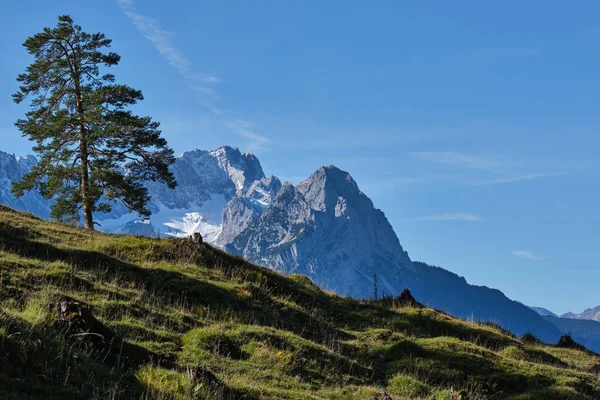 Vista Alla Montagna Zugspitze Baviera Vicino Garmisch Partenkirchen Nel Mese — Foto Stock