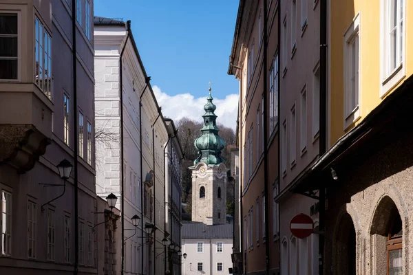 Vista Torre Iglesia Salzburgo Austria Imagen de stock