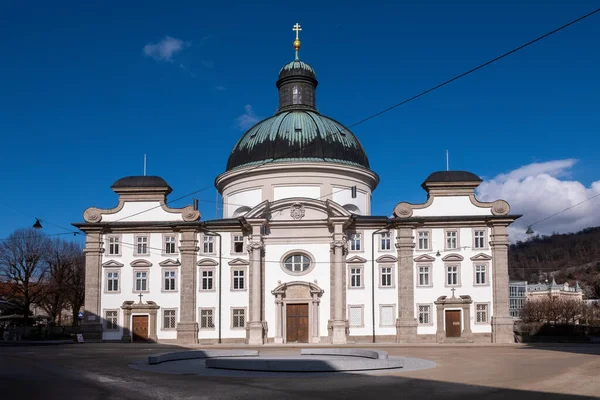 Θέα Προς Μπαρόκ Εκκλησία Στο Σάλτσμπουργκ Της Αυστρίας Royalty Free Φωτογραφίες Αρχείου