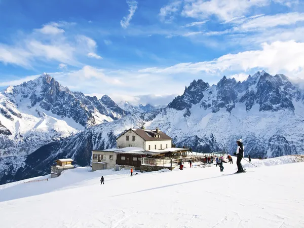 Lyžování ve francouzských Alpách — Stock fotografie
