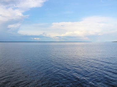 gün batımından önce amazon Nehri üzerinde