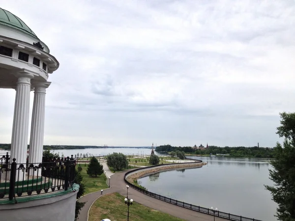 Ярославль. Центр города. Церковь Ильи Пророка, Успенский Собор и река Волга