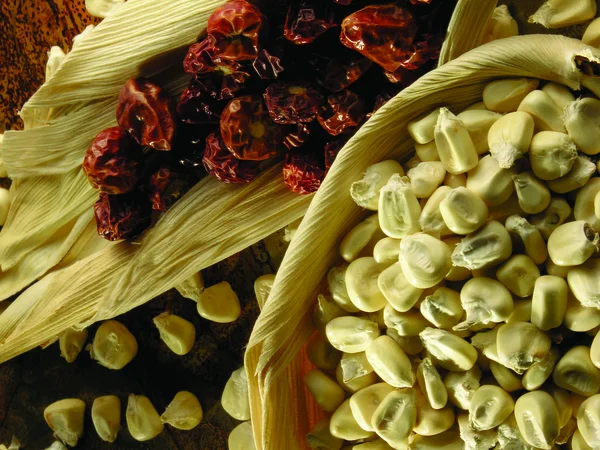 Corn seeds on a kitchen table — Stock Photo, Image