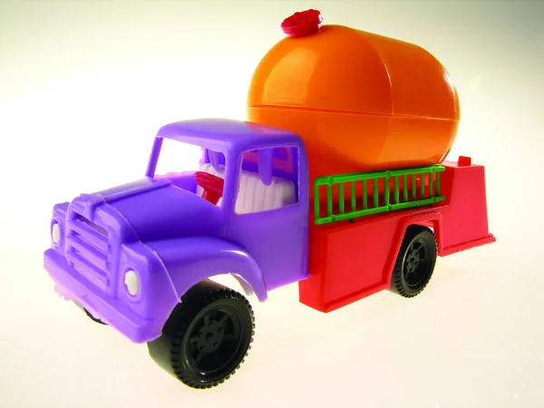 カラフルなおもちゃのトラック — ストック写真