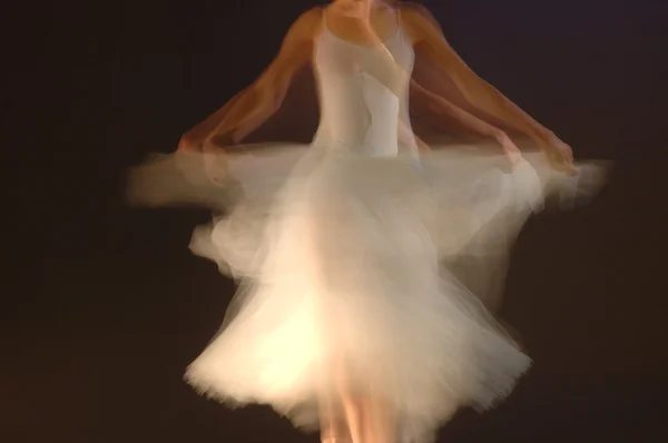 Young ballerina dancing — Stock Photo, Image