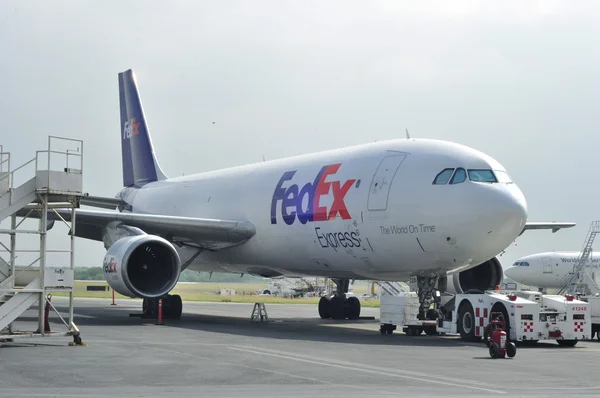 FedEx express last — Stockfoto