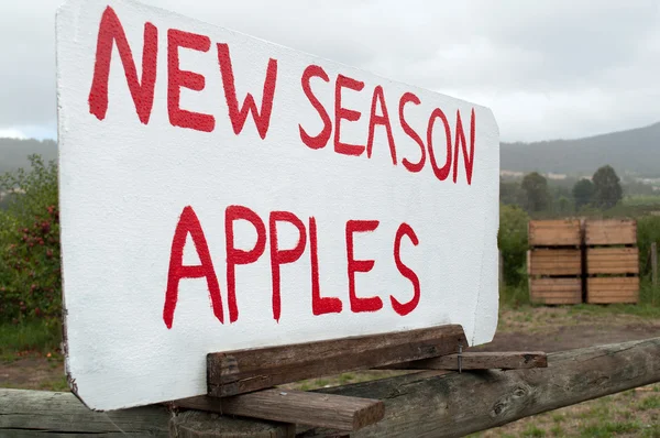 Sign for roadside apple sales — Stock Photo, Image
