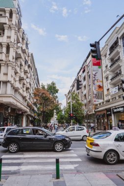 Üsküp, Kuzey Makedonya Cumhuriyeti - Ağustos 2021: Üsküp kentinin merkez caddesi, Kuzey Makedonya Cumhuriyeti