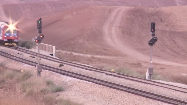 Pasando el tren — Vídeo de stock