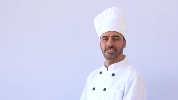 Chef-kok in witte toque — Stockvideo
