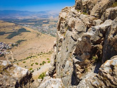 Arbel Dağından Galile Denizi 'nin üzerinden uçurumun tepesinden