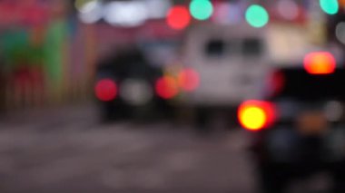 Şehirdeki insanların geçmişi bulanık.