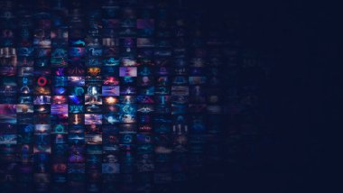 Kolaj NFT jetonuyla imzalandı. Soyut NFT kolajı. İLK 5000 GÜN İLK. Dijital sanat, üç boyutlu çizimler. NFT kavramı, ışık ışınları, neon. 