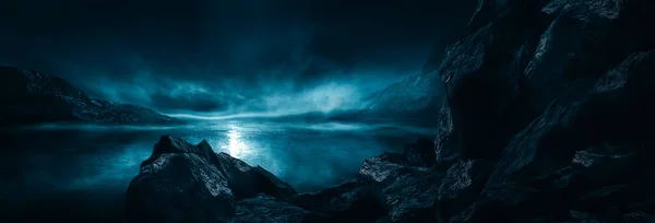 미래의 환상적 지구와 과학적 라이트 차가운 속에서 반사되는 어두운 스톡 사진
