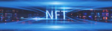 Kolaj NFT jetonuyla imzalandı. Soyut NFT kolajı. İLK 5000 GÜN İLK. Dijital sanat, üç boyutlu çizimler. NFT kavramı, ışık ışınları, mavi neon. 