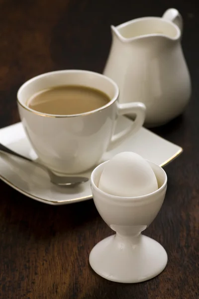 Coffee with milk and boiled egg in eggcup — Stock Photo, Image